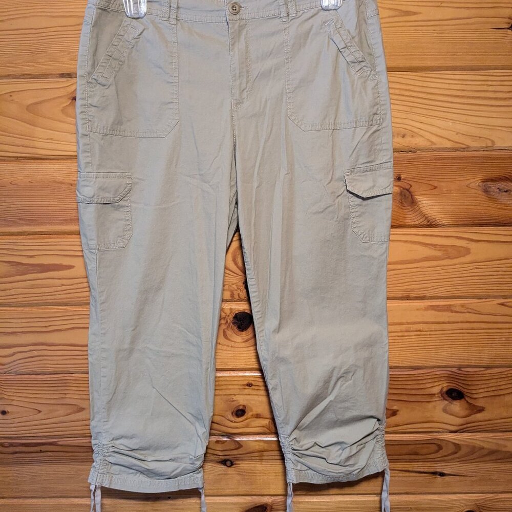 Gloria Vanderbilt Khaki Cropped Cargo Pants